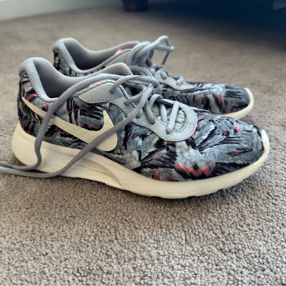 Stylish Gray, white, and coral women’s Shoes sneakers